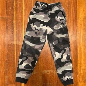 Boys Nike Camo Joggers small
